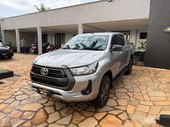 TOYOTA HILUX 2.8 D-4D TURBO DIESEL CD SR 4X4 AUTOMÁTICO